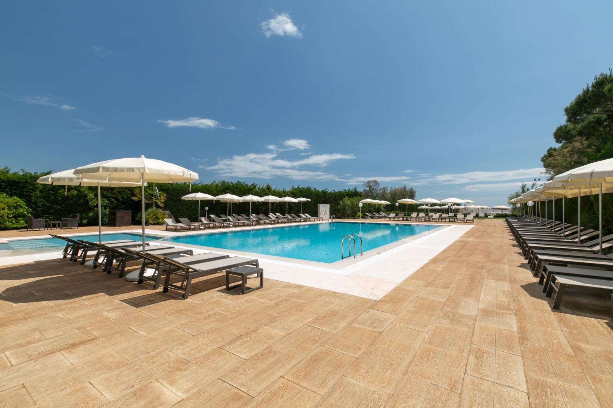 Hotel Gallia & Resort ليدو دي يسولو المظهر الخارجي الصورة